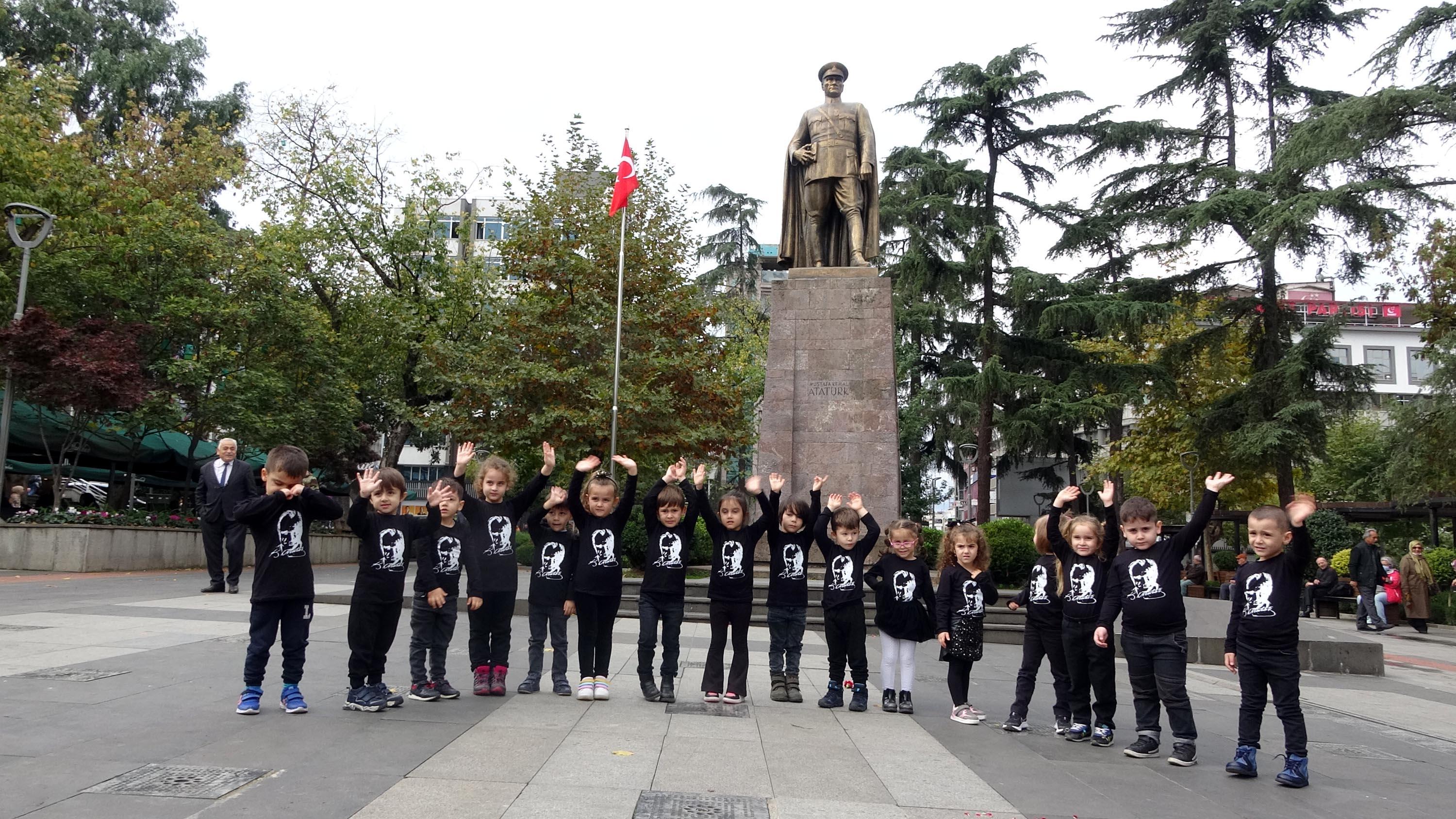 Trabzon'da hayat durdu! Ata'ya saygılarını böyle gösterdiler 9