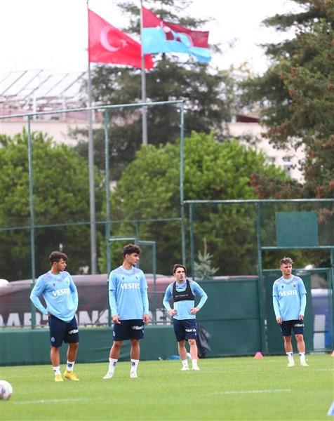 Abdullah Avcı'nın açıklaması sonrası Trabzonspor'da iki futbolcuyu hırs bastı 9