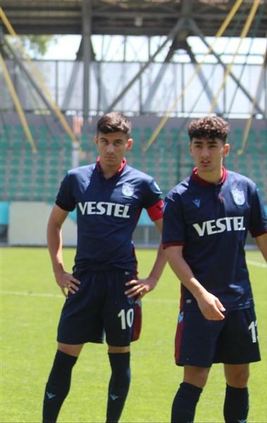 Abdullah Avcı'nın açıklaması sonrası Trabzonspor'da iki futbolcuyu hırs bastı 8