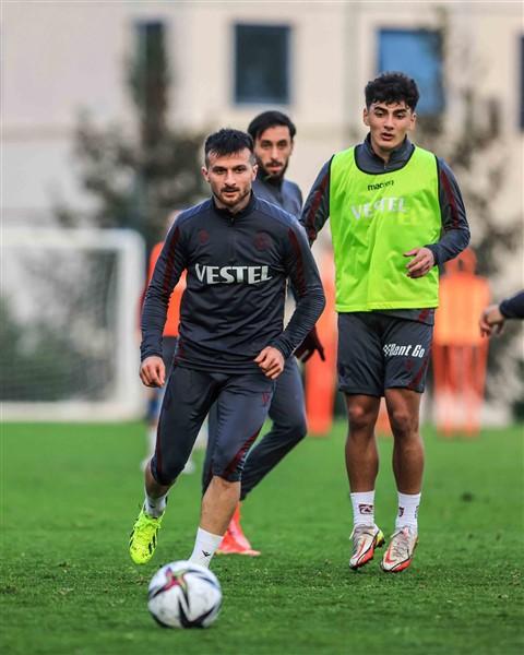 Abdullah Avcı'nın açıklaması sonrası Trabzonspor'da iki futbolcuyu hırs bastı 3