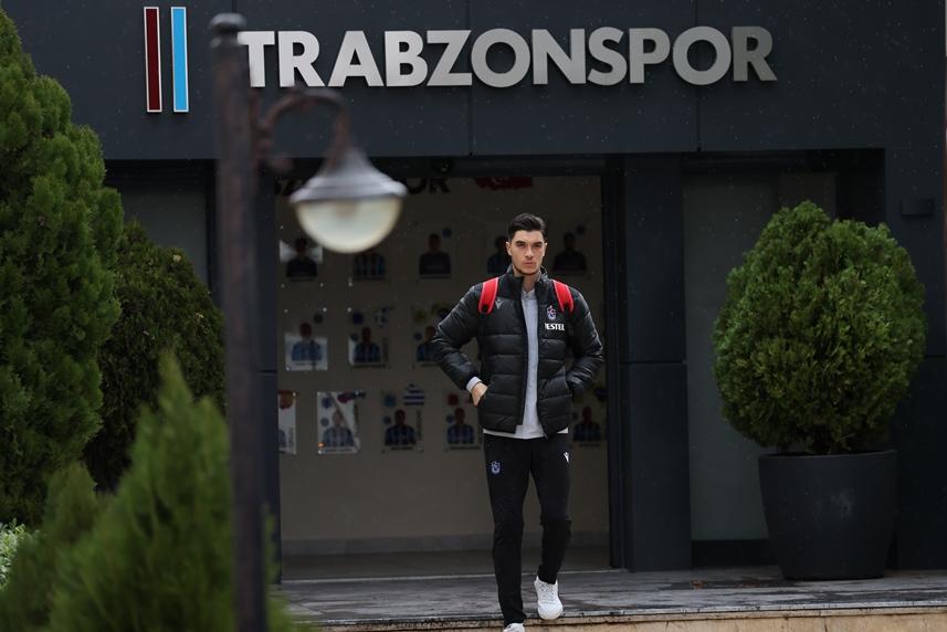 Trabzonspor Alanyaspor maçı için Antalya’ya gitti! 17