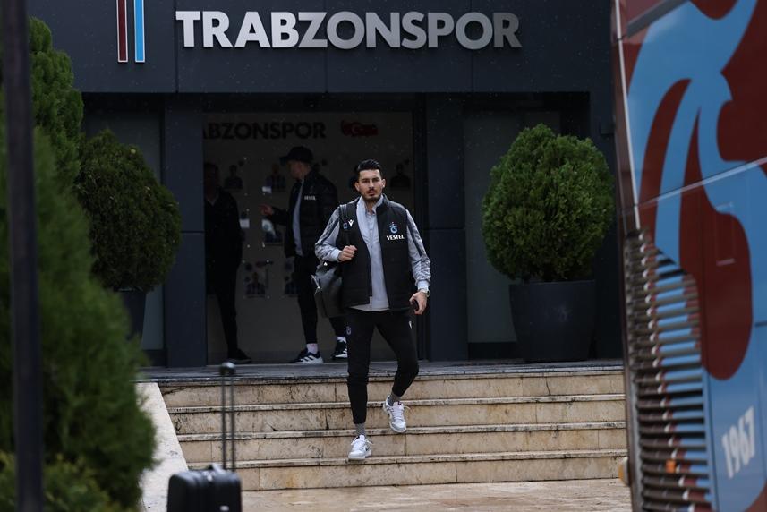 Trabzonspor Alanyaspor maçı için Antalya’ya gitti! 14
