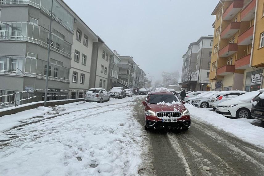 Rize ve Artvin'de kar esareti! 119 köye ulaşılamıyor 2