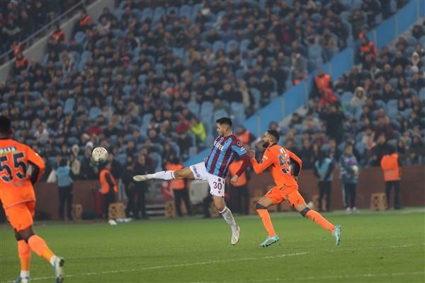 Trabzonspor'daki bazı futbolcular için sert sözler! "Forma ağır geliyor" "Ayrılıklar asaletli olmalı" 9