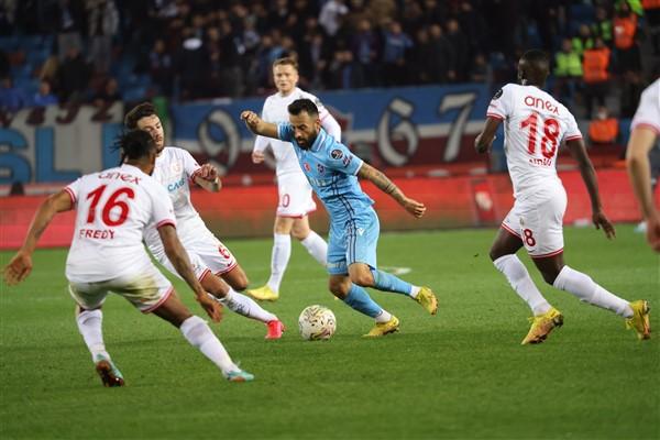 Trabzonspor’un galibiyeti sonrası flaş yorum “İnsanın aklına gelen ilk soru… 1