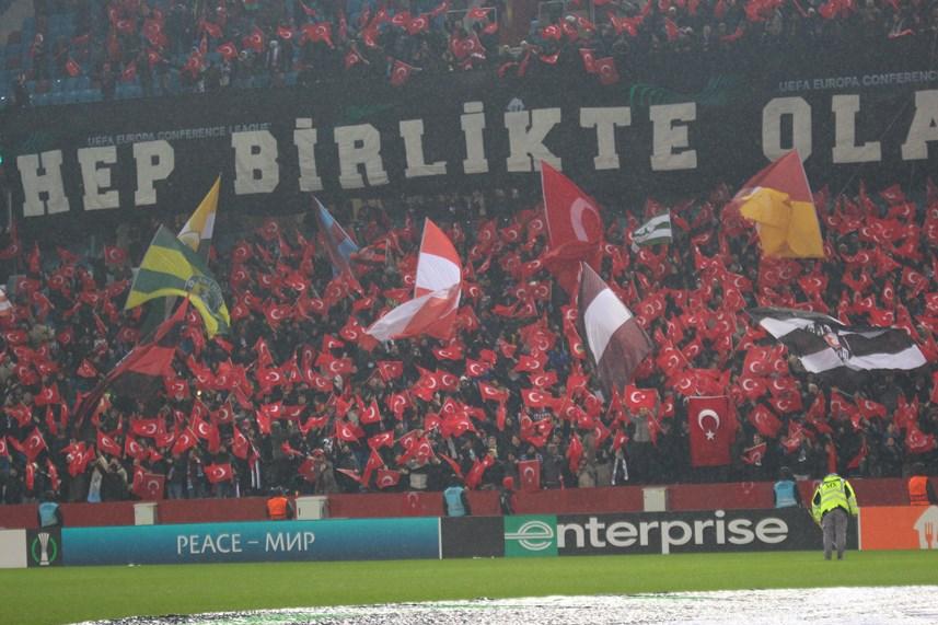 Trabzonspor'un deprem koreografisi Dünyada ses getirdi 12