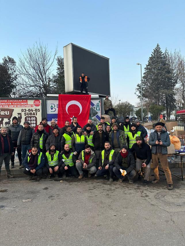 Trabzon'dan giden Off-road'cular, deprem bölgesinde zamanla yarışa 'ışık' oldu 6