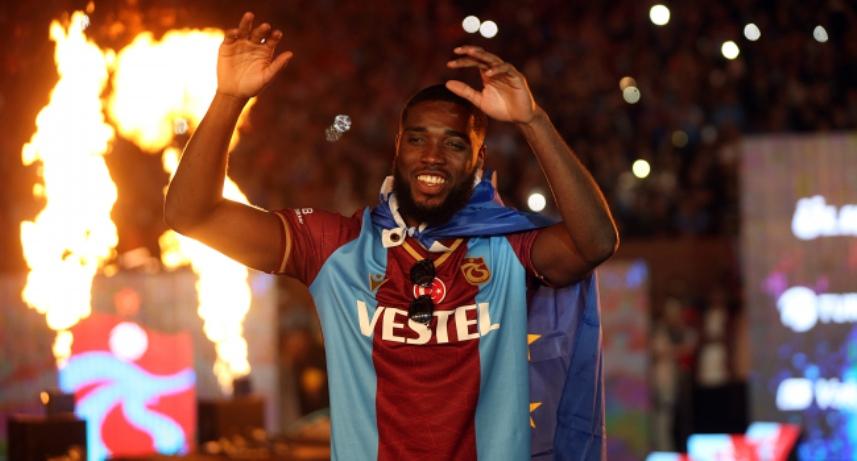 Trabzonspor’dan ayrılan Djaniny kupa kaldırdı 4