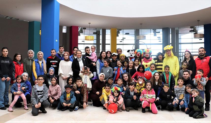 Depremzede çocuklar, depremin etkisini Trabzon'da Eren Bülbül Gençlik Merkezi'nde atıyor 6