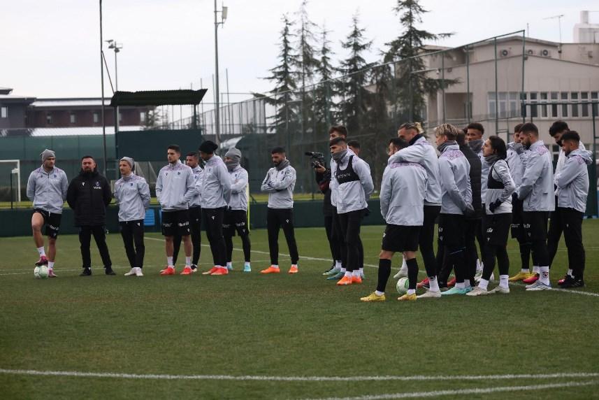Trabzonspor'da hareketli günler! Yönetim acil kod ile toplandı takım ise... 10