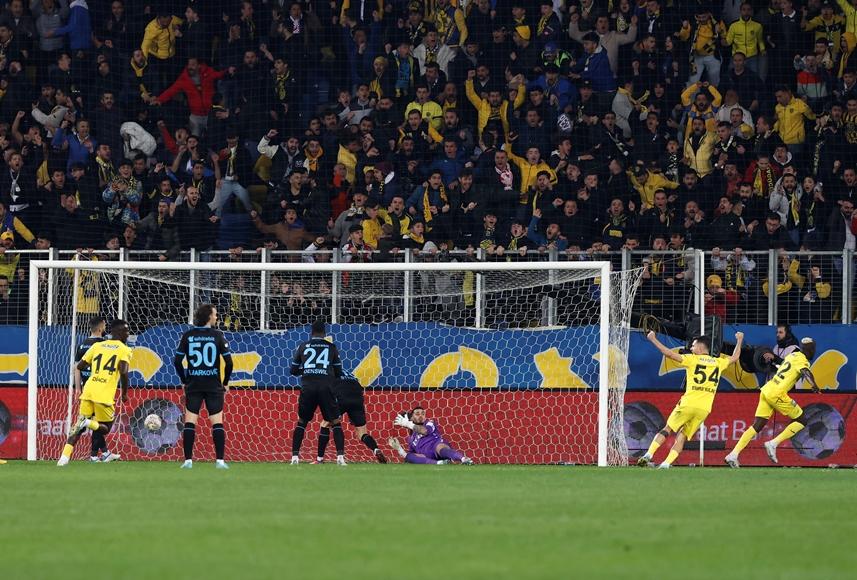 Ankaragücü mağlubiyetini böyle yorumladı! “Trabzonspor’da son düdük gelmeden…” 13