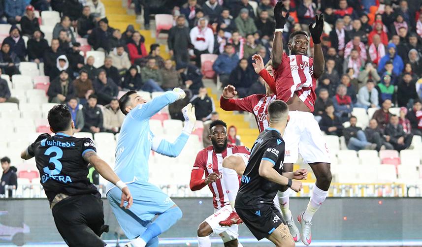 Trabzonspor’un mağlubiyetini böyle değerlendirdi! “Sadece Uğurcan ayakta kaldı” 2