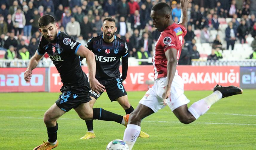 Trabzonspor’un mağlubiyetini böyle değerlendirdi! “Sadece Uğurcan ayakta kaldı” 1