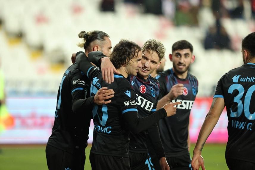 Trabzonspor'un mili yıldızı Ronaldo'nun takım arkadaşı oluyor 1