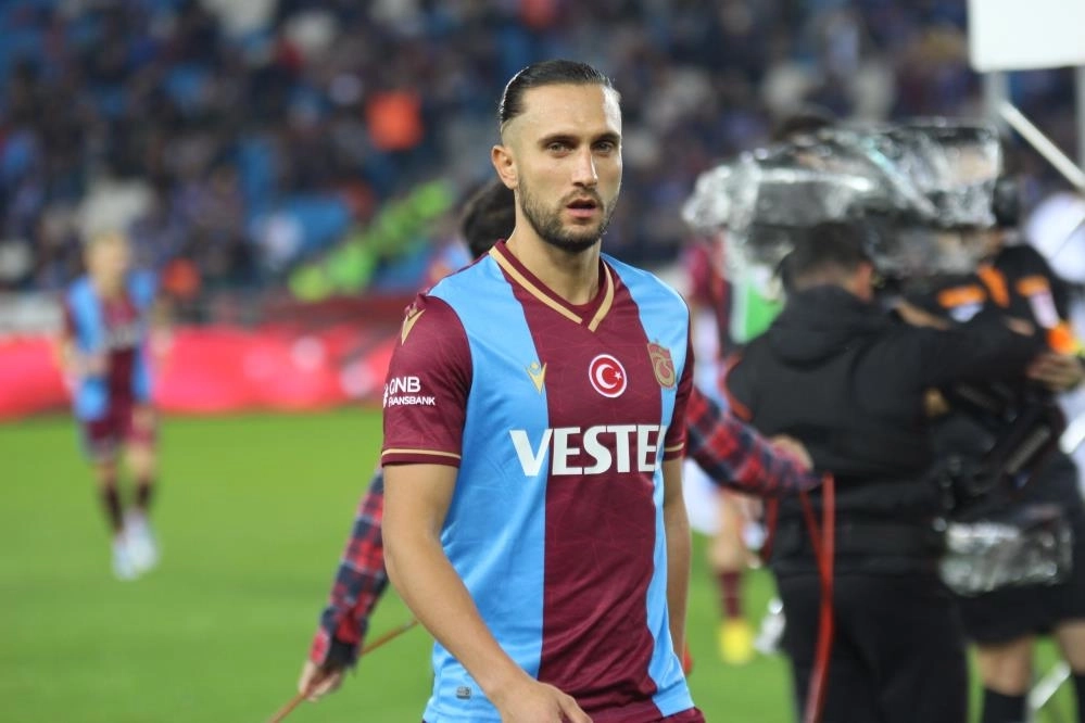 Trabzonspor'un yıldız isminin yeni adresini menajeri açıkladı 11