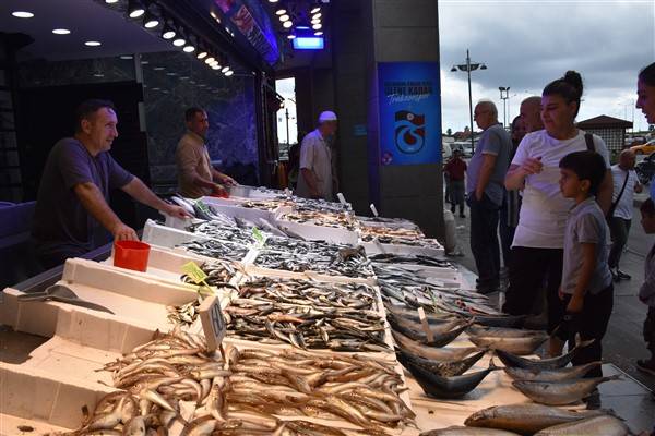 Trabzon'daki tezgahlarda balık çeşitleri arttı 2