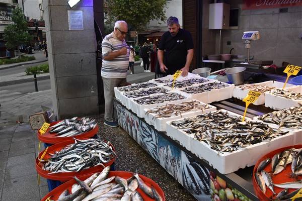 Trabzon'daki tezgahlarda balık çeşitleri arttı 1