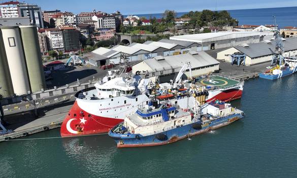 Trabzon Limanı'ndaki Barbaros Hayrettin Paşa Gemisi hazırlanıyor 1