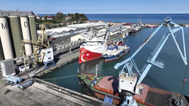 Trabzon Limanı'ndaki Barbaros Hayrettin Paşa Gemisi hazırlanıyor 3