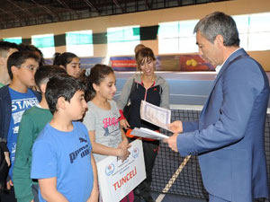 Trabzon'da küçükler tenis turnuvası başladı