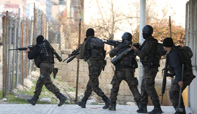 8 PKK'lı öldürüldü, 1 asker yaralı