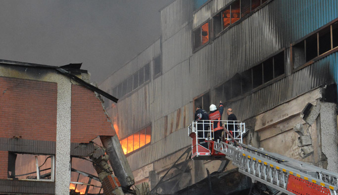 Son dakika! Trabzon'da fabrika yangını sürüyor