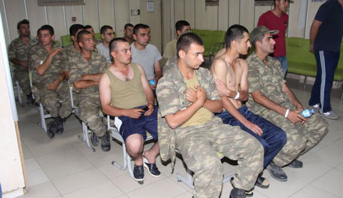 Manisa'da 590 asker rahatsızlandı - 19 gözaltı