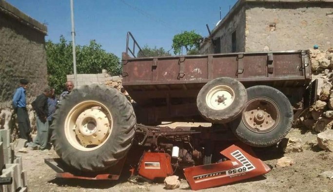 Traktörü çalıştıran çocuk şarampole yuvarlandı