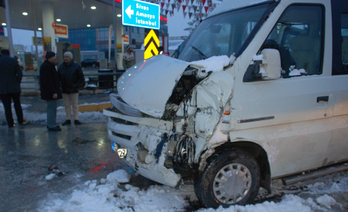 Tokat'ta trafik kazası: 12 yaralı