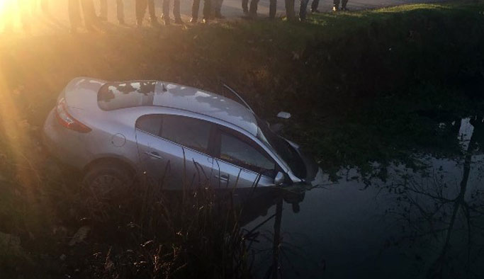 Sakarya'da otomobil su kanalına düştü 26 Aralık 2017