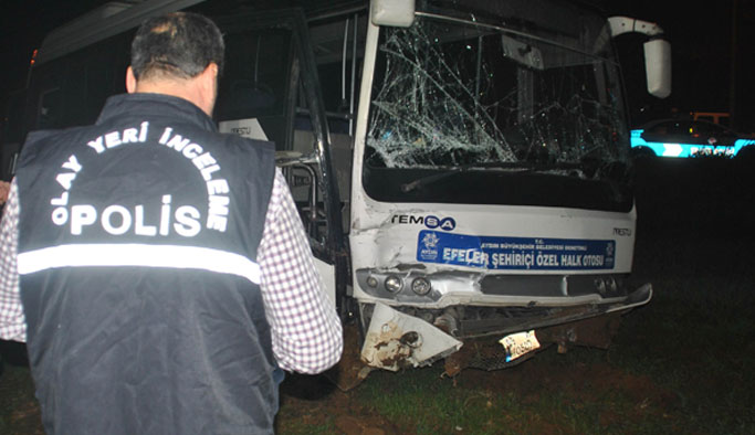 Otobüs ile sivil polis otosu çarpıştı: 3 yaralı