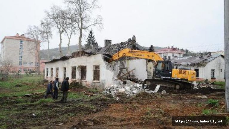 Bıçakçıoğlu, yıkılan eski köy enstitüsü binaları için tepki çeken 'ahır' ifadesi için konuştu