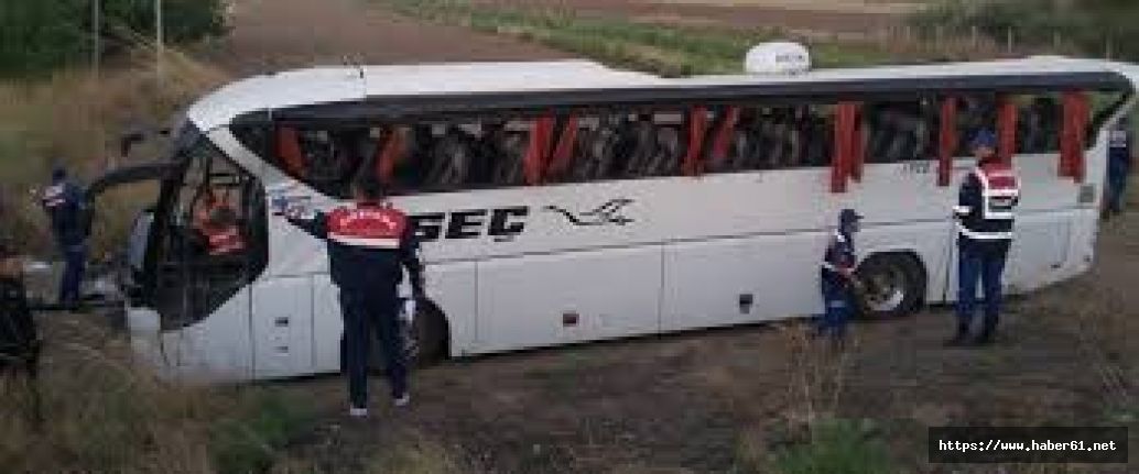 Yolcu otobüsü şarampole devrildi, 38 kişi yaralı.