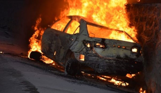 Otomobil alev topuna döndü: 5 kişi hayatını kaybetti