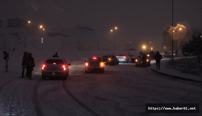 Kar ve tipi nedeniyle araçlar yolda kaldı  - Erzurum haberleri