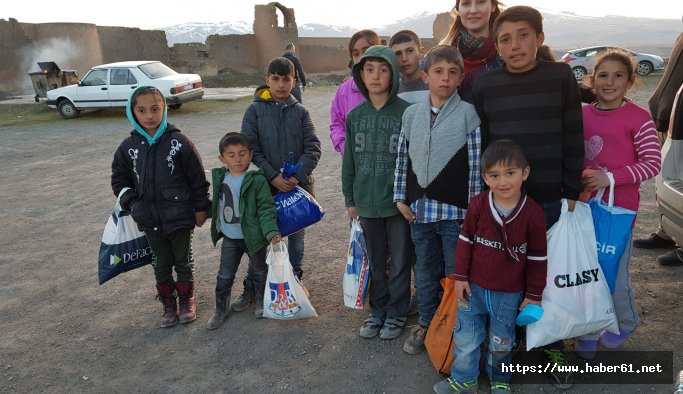 120 gönüllü Kars'ta çocuklarla buluştu