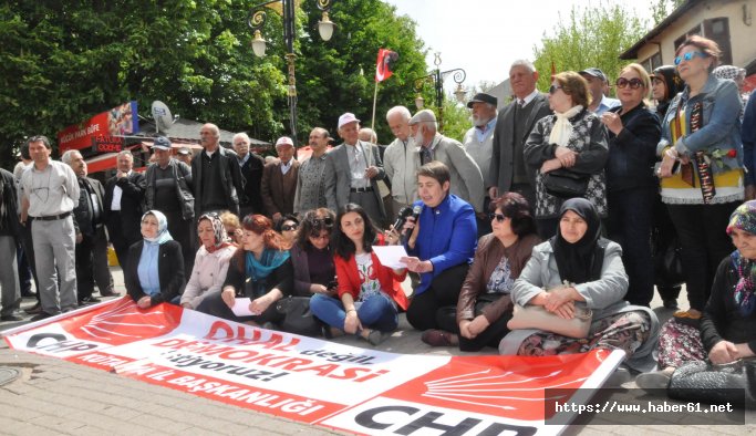 Kütahya'da CHP'lilerden oturma eylemi 