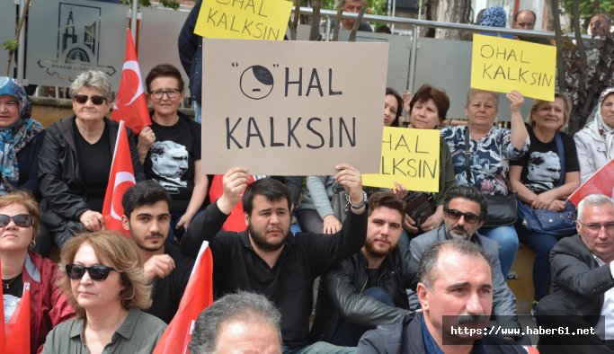 Bilecik'te CHP'liler oturma eylemi yaptı
