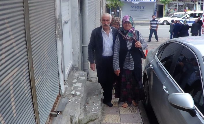 Erdoğan, oy kullanmaya yalın ayak giden çifti Beştepe'de ağırlayacak