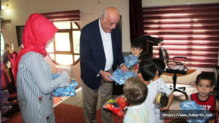Başkan Seyfi Dingil’den kimsesiz çocuklara bayram hediyesi