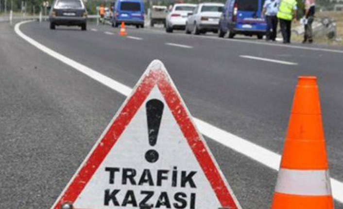 Erzincan'da iki otomobil çarpıştı: 7 ölü, 3 yaralı