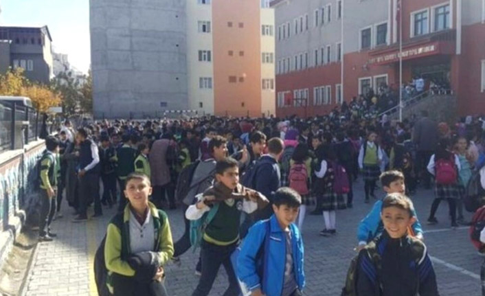 Ağrı'daki deprem sebebiyle okullar 1 gün tatil