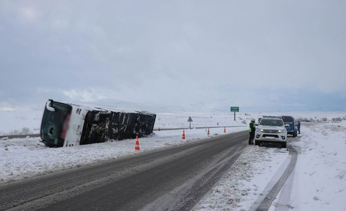 Kayseri'de Yolcu otobüsü devrildi: 27 yaralı