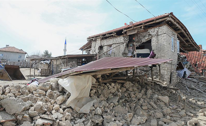 Vali Karahan: "Depremde orta ve ağır hasar gören 500'e yakın ev var"