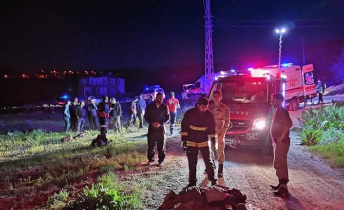 Kaçak göçmenleri taşıyan kamyon devrildi: 5 ölü 37 yaralı