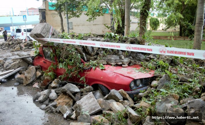 Kuvvetli yağış istinat duvarını yıktı, 7 araç zarar gördü 