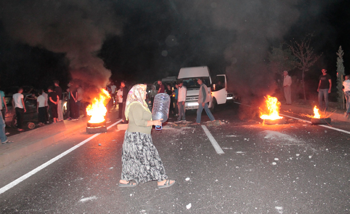 Diyarbakır'da su protestosu! Şehirler arası yolu trafiğe kapattılar