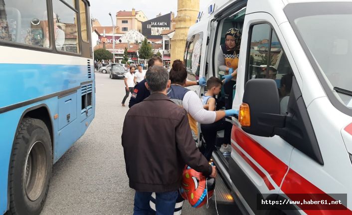 Halk otobüsünün çarptığı çocuk ölümden döndü