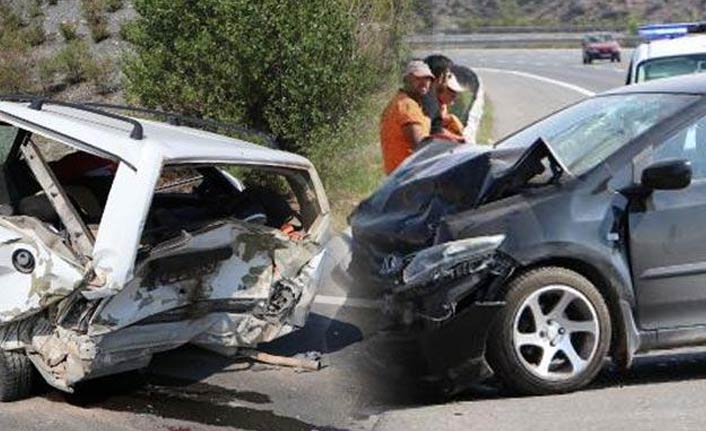 Ankara'da iki araçlı trafik kazası: 8 kişi yaralandı