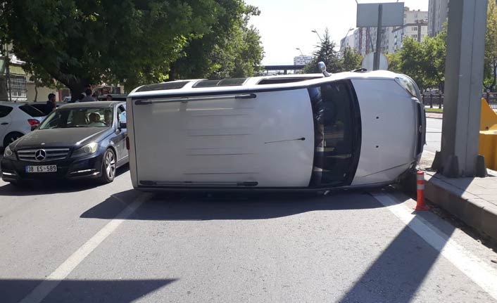 Kayseri'de araç yan yattı!